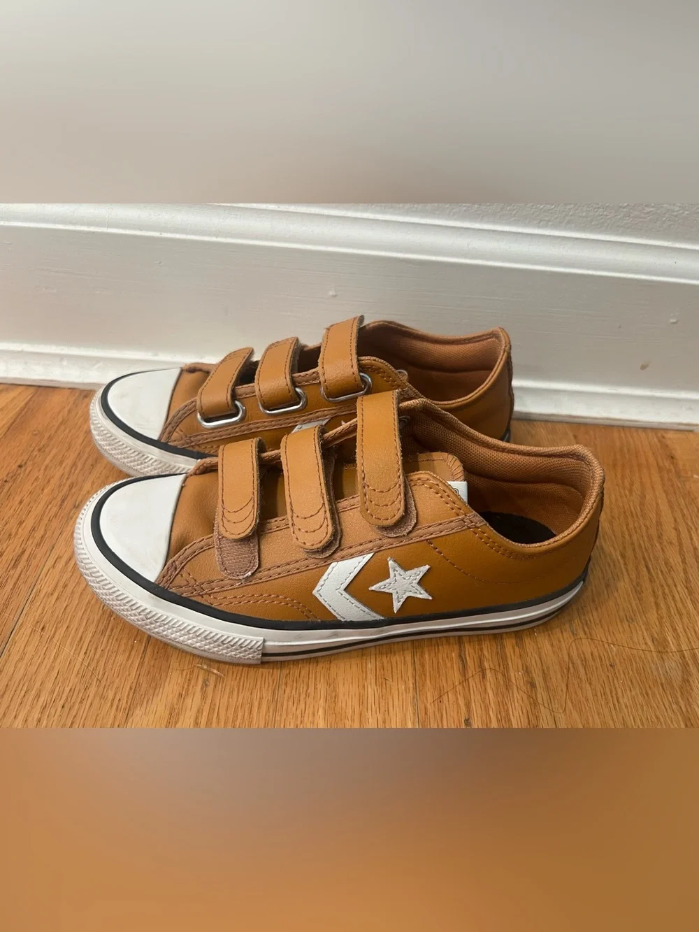 Converse Star Player 76 Leather Easy-On Velcro shoes